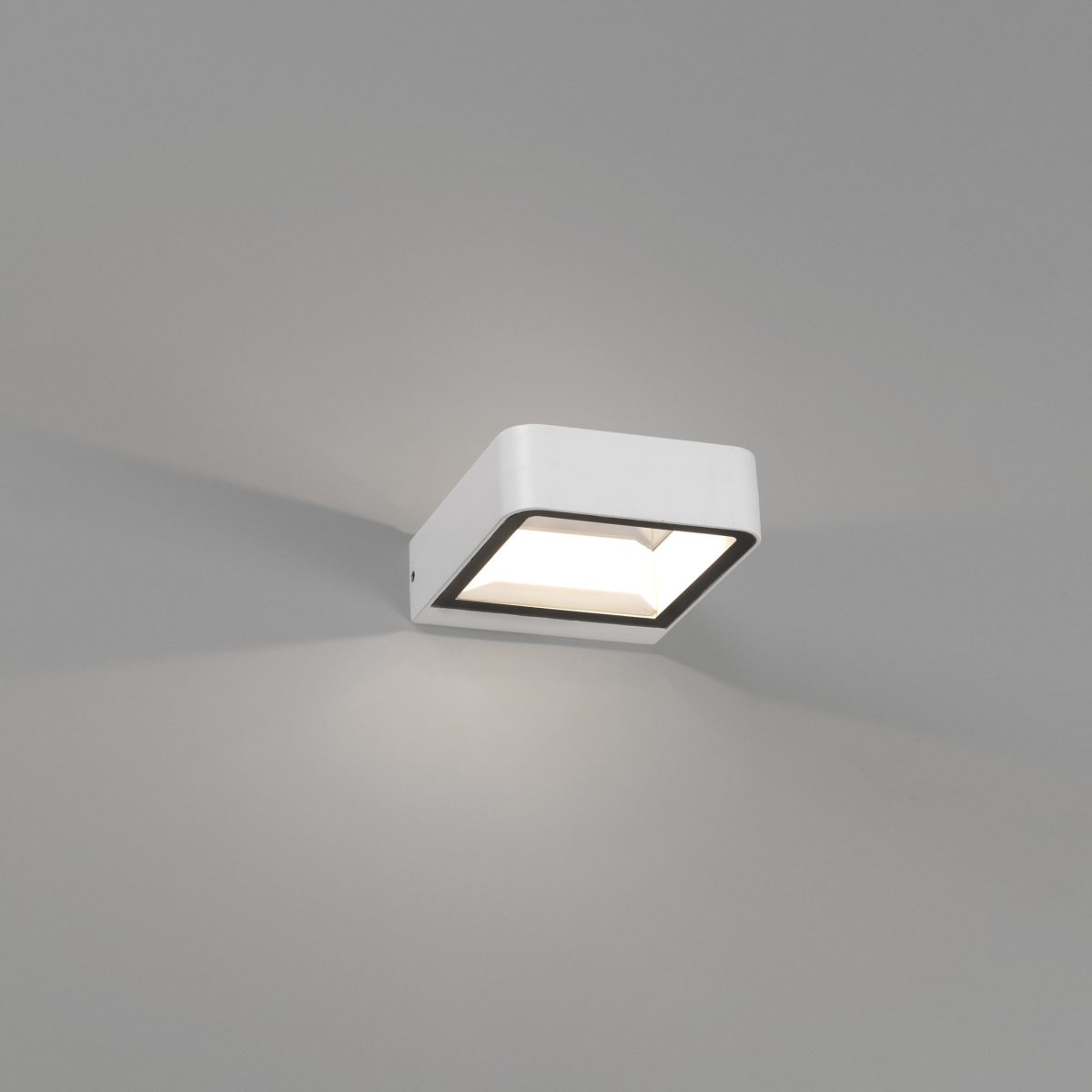 AXEL LED Aplique de Faro. Medidas: L 120 x A 140 x F 40 mm. Color: Blanco