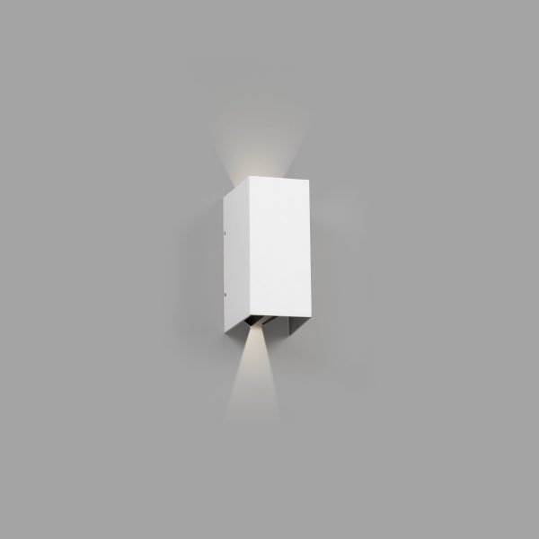 BLIND Aplique de Faro. Medidas: L 105 x A 165 x F 74 mm. Color: Blanco