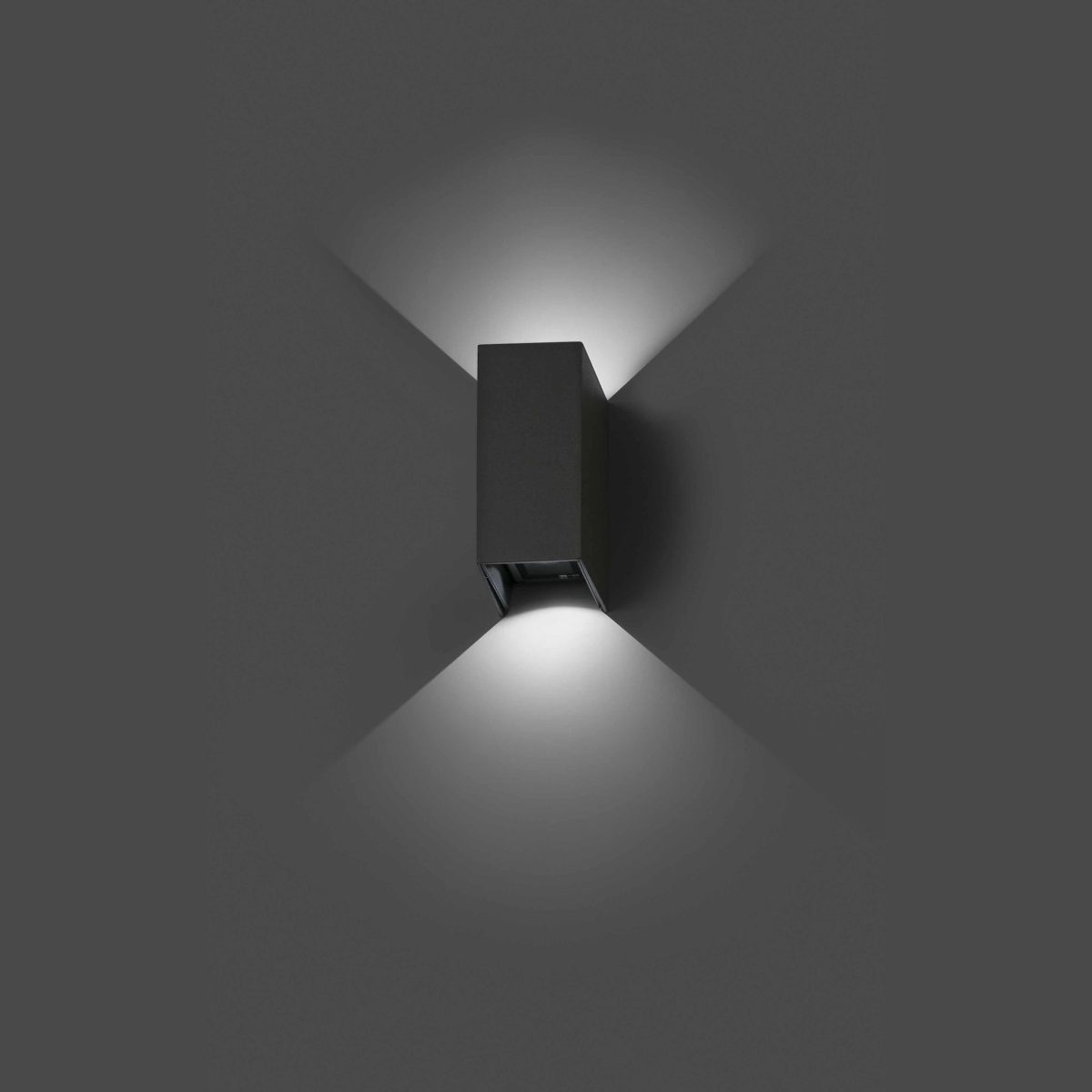 BLIND Aplique de Faro. Medidas: L 105 x A 165 x F 74 mm. Color: Gris