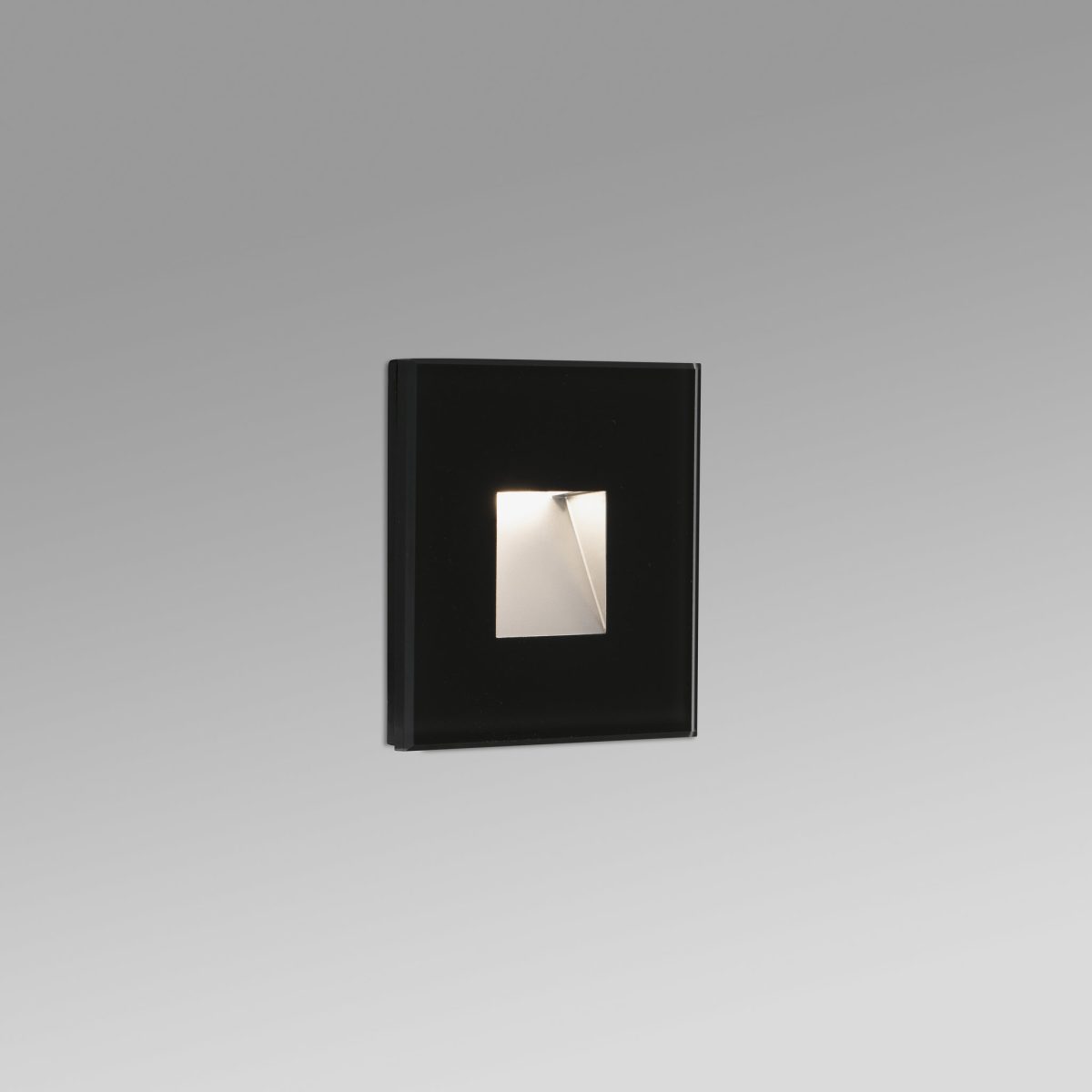 DART Foco de Faro. Medidas: L 80 x A 80 x F 36 mm. Color: Negro