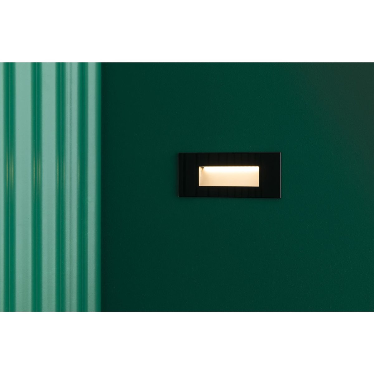 DART Foco de Faro. Medidas: L 190 x A 80 x F 36 mm. Color: Negro