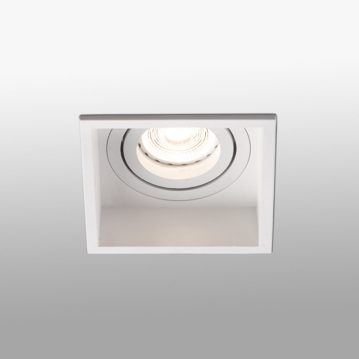 HYDE Foco de Faro. Medidas: L 89 x A 55 x F 89 mm. Color: Blanco