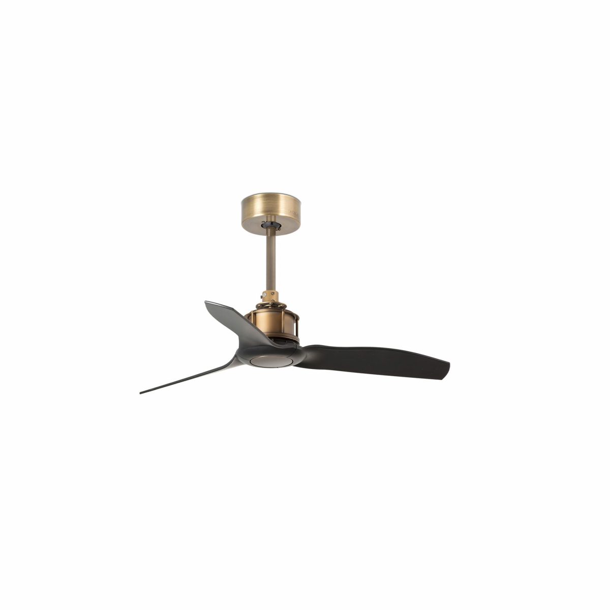 JUST FAN Ventilador de techo de Faro. Medidas: Ø 810 x L 810 x A 390 x F 810 mm. Color: Oro