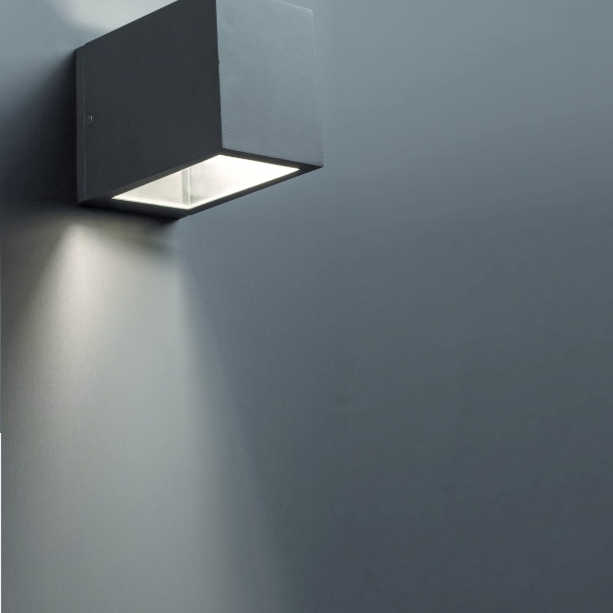 LACRE Aplique de Faro. Medidas: L 160 x A 120 x F 90 mm. Color: Gris