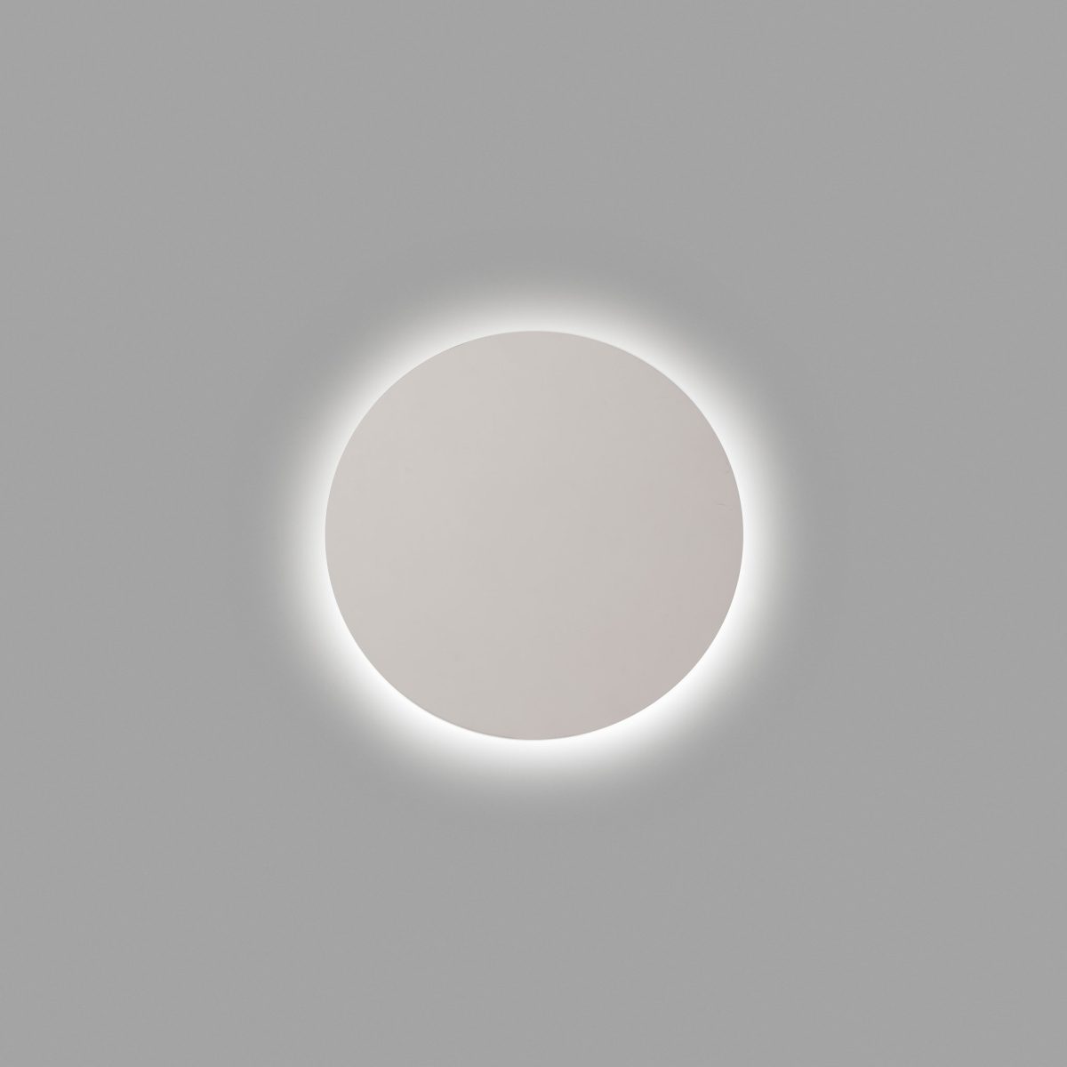 LUNA LED Aplique de Faro. Medidas: Ø 200 x L 200 x A 200 x F 33 mm. Color: Blanco
