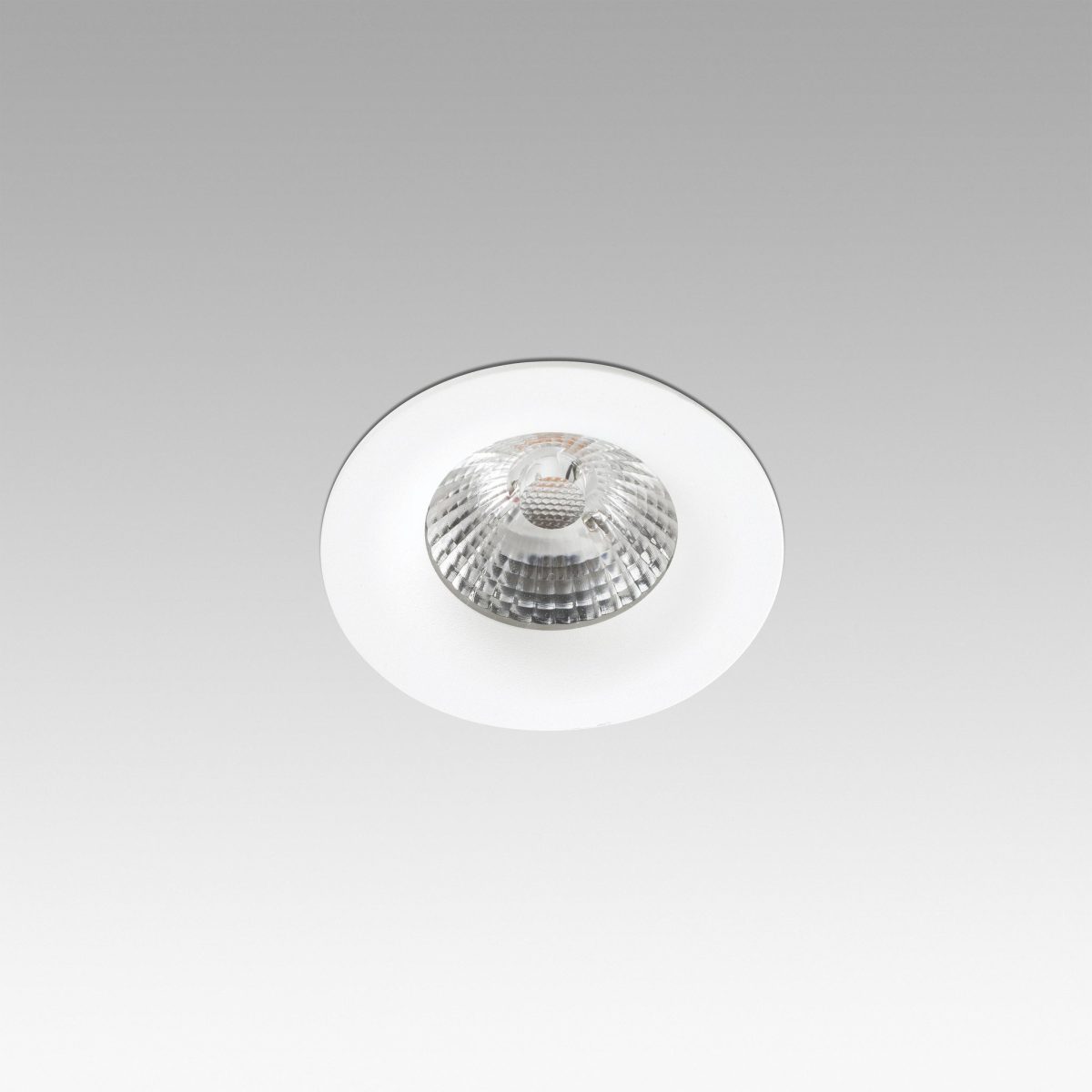 NAIS Foco de Faro. Medidas: Ø 70 x L 70 x A 40 x F 70 mm. Color: Blanco