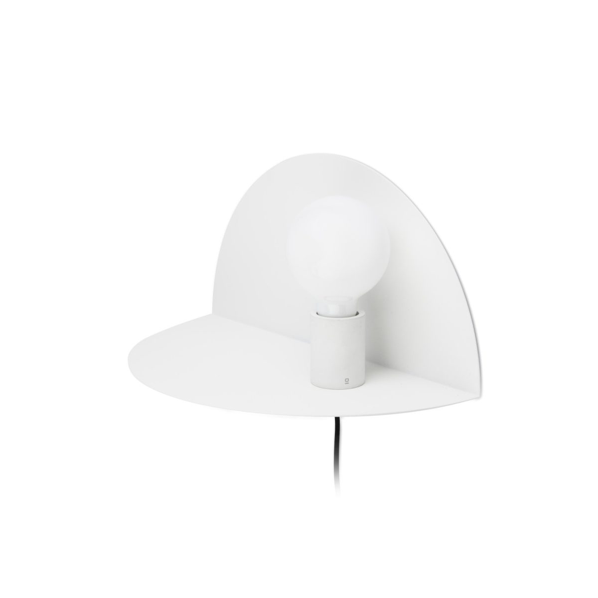 NIT Aplique de Faro. Medidas: L 400 x A 200 x F 200 mm. Color: Blanco