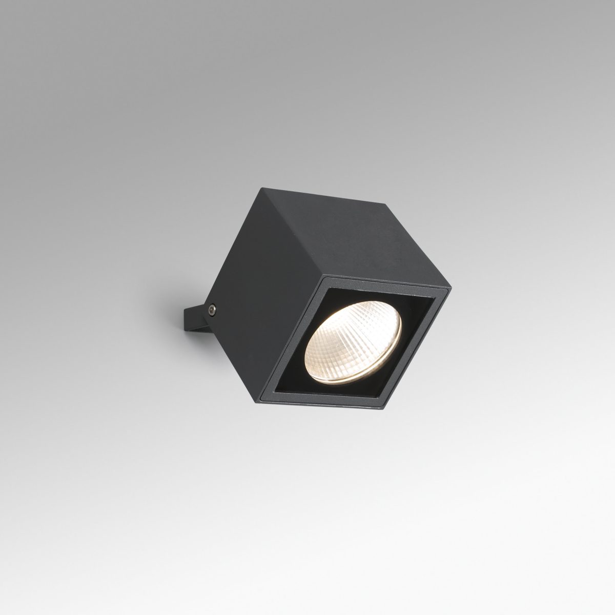 OKO Aplique de Faro. Medidas: L 105 x A 105 x F 95 mm. Color: Gris