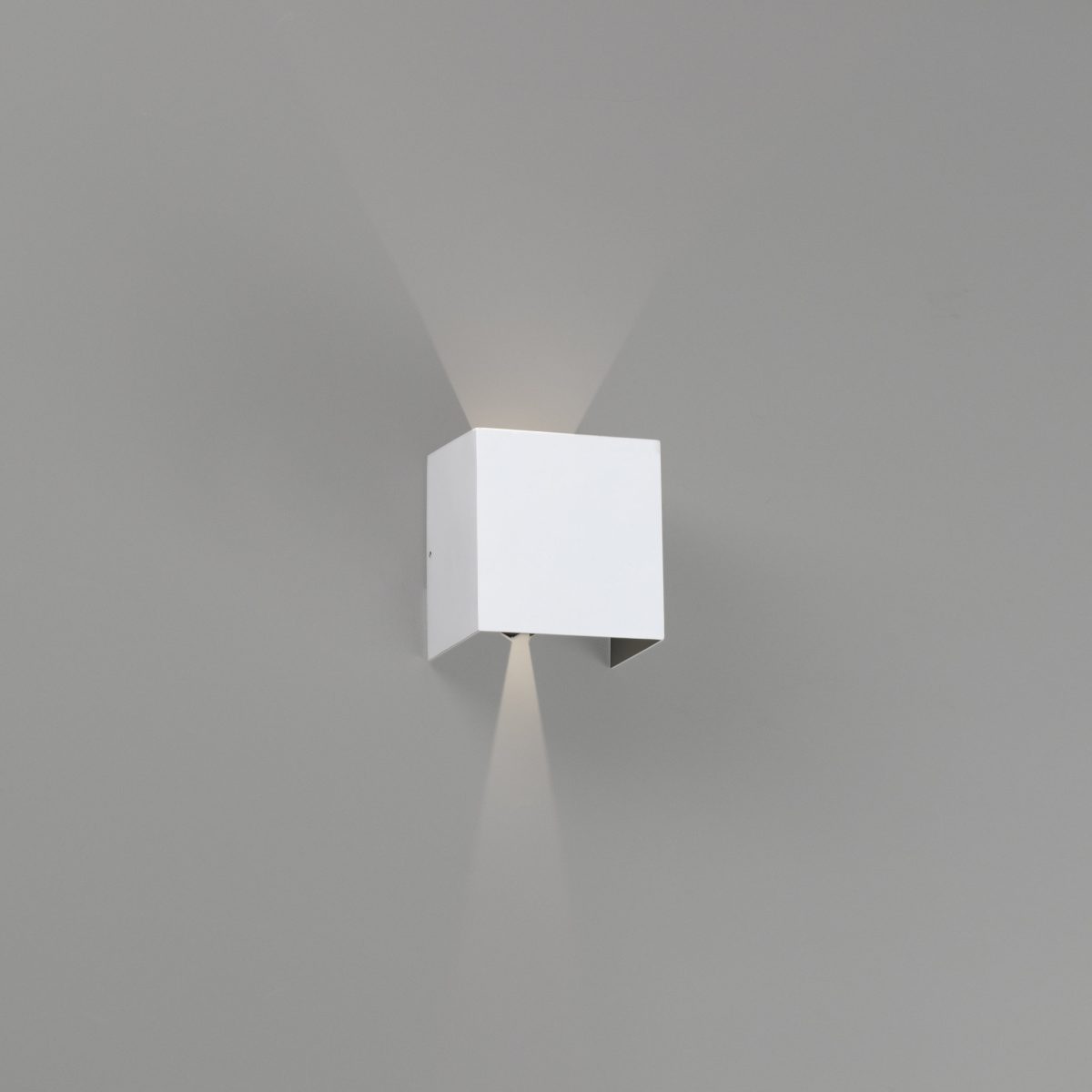 OLAN LED Aplique de Faro. Medidas: L 145 x A 140 x F 145 mm. Color: Blanco