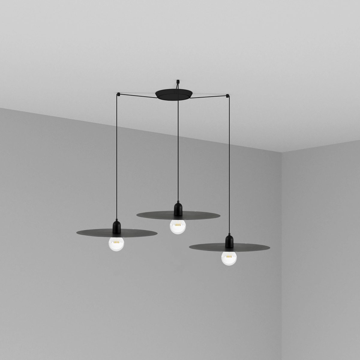 PLAT Colgante de Faro. Medidas: L 500 x A 5000 x F 500 mm. Color: Negro