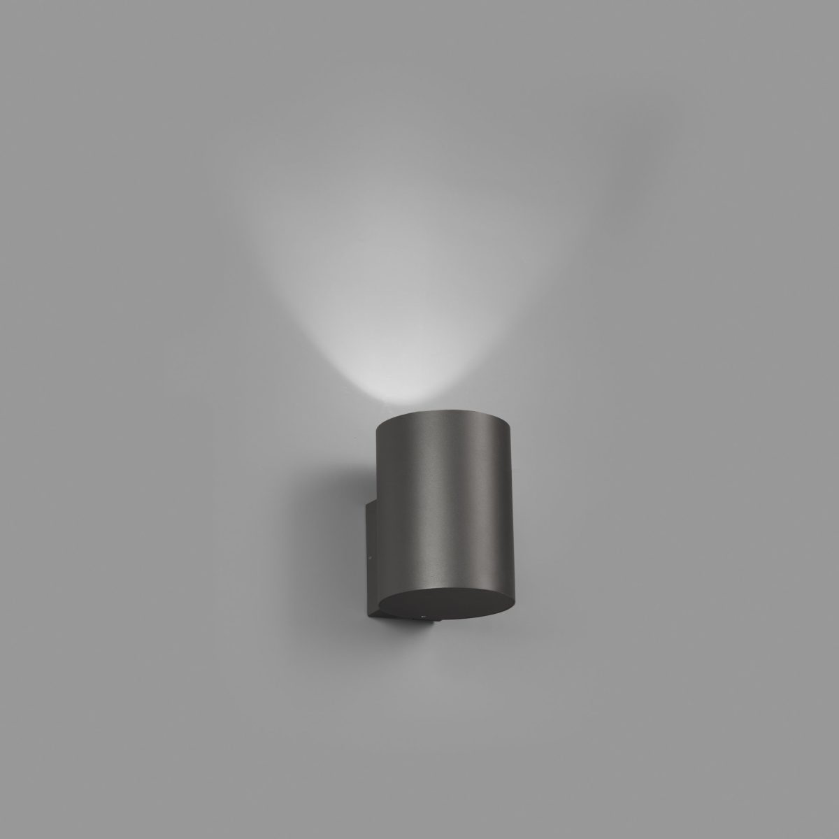 THON Aplique de Faro. Medidas: L 140 x A 185 x F 175 mm. Color: Gris