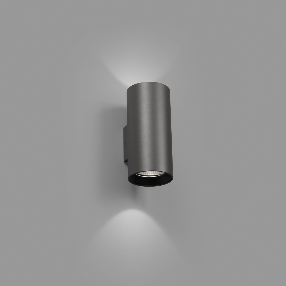 THON Aplique de Faro. Medidas: L 140 x A 300 x F 175 mm. Color: Gris