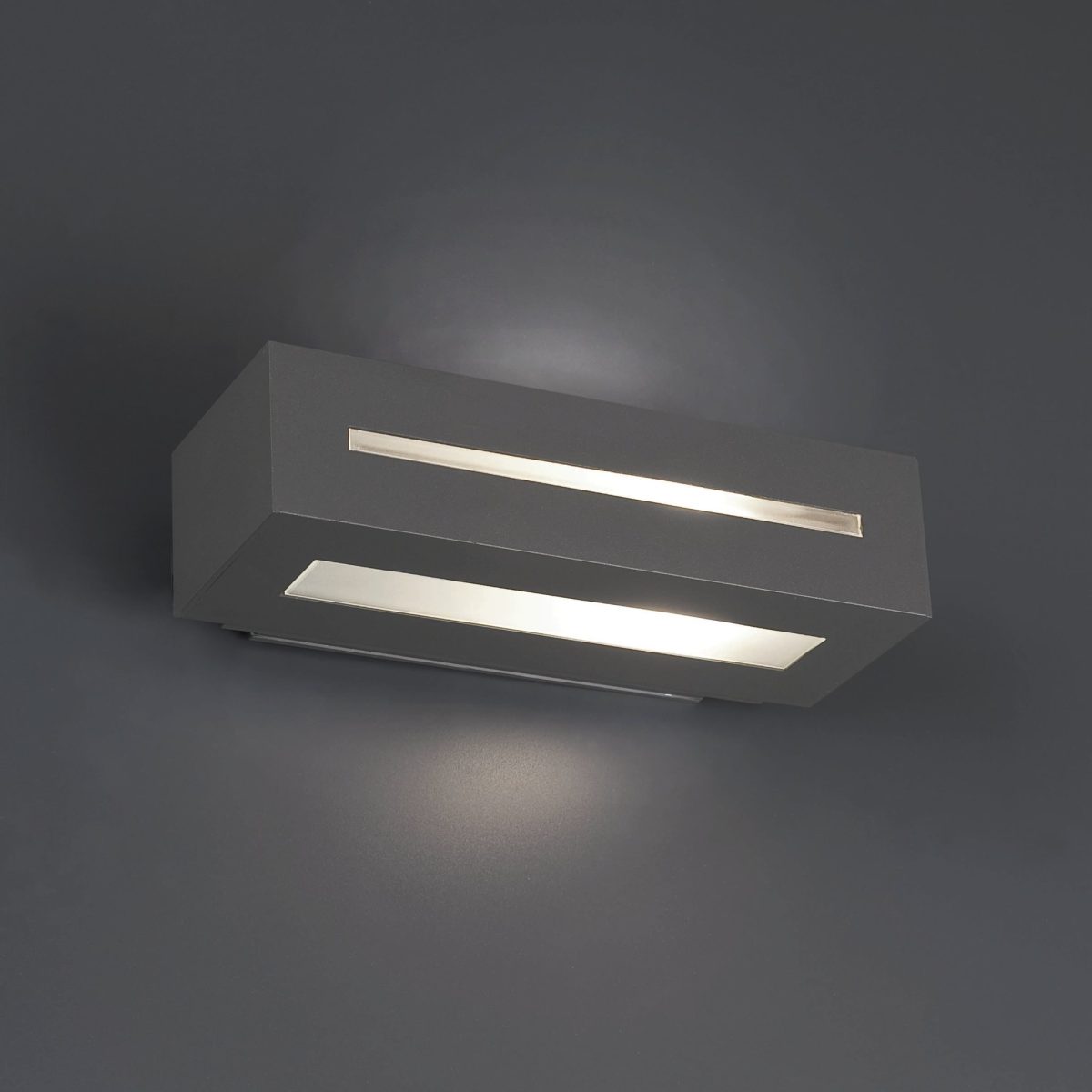 WEST Aplique de Faro. Medidas: L 280 x A 70 x F 120 mm. Color: Gris